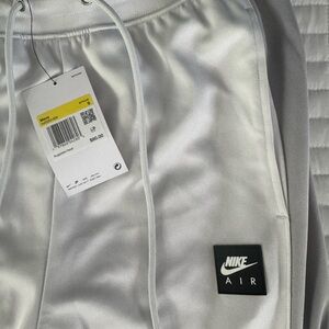 Nike Standard Fit Gray jogger pants - Men’s Small, NWT